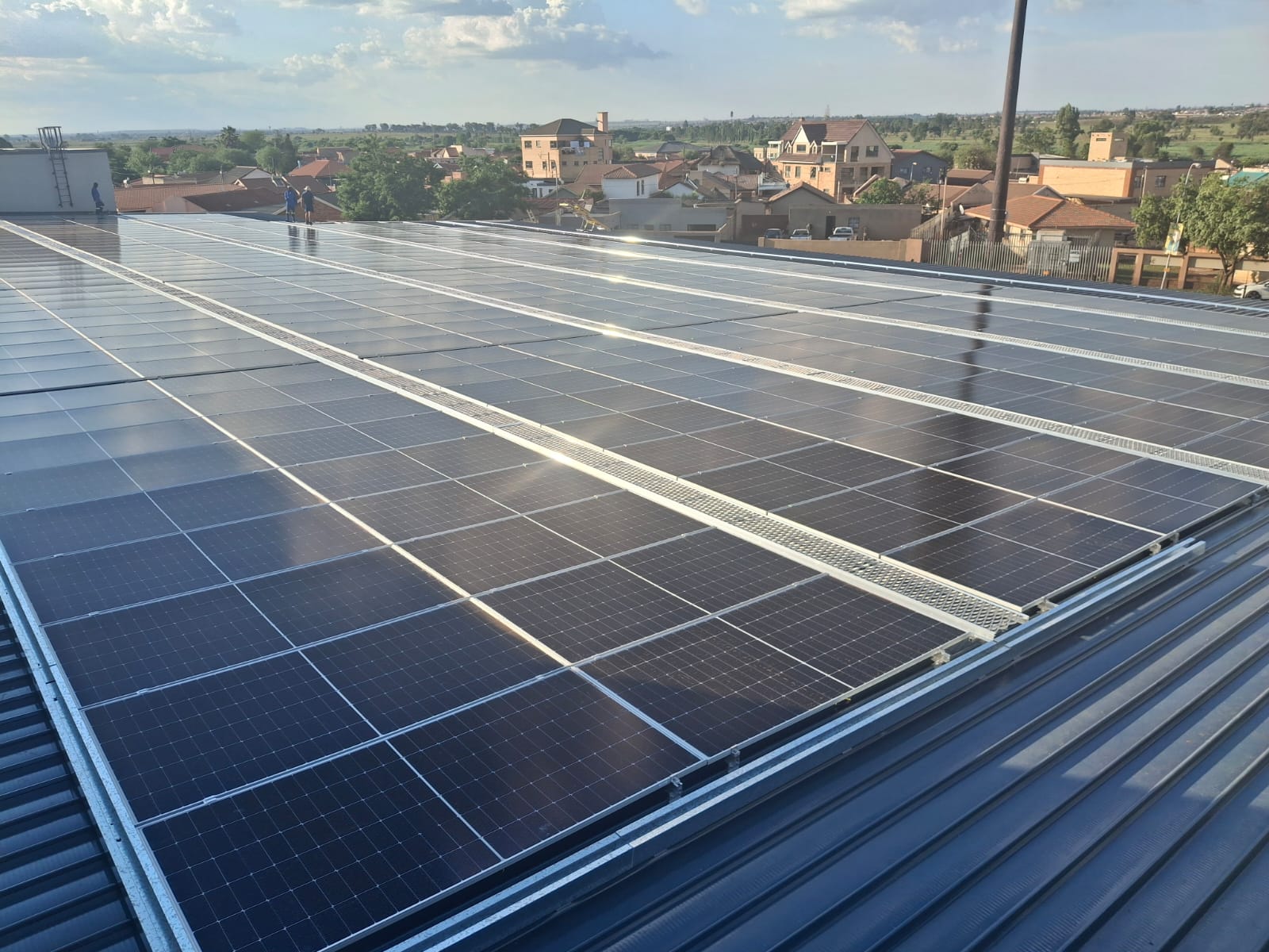 Rooftop solar panel array